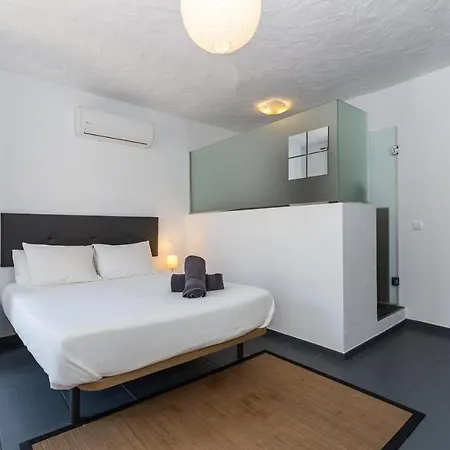 Enjoy At Our Fully Equipped 2br Town House, Beach- 1min Estepona