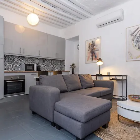 Enjoy At Our Fully Equipped 2br Town House, Beach- 1min